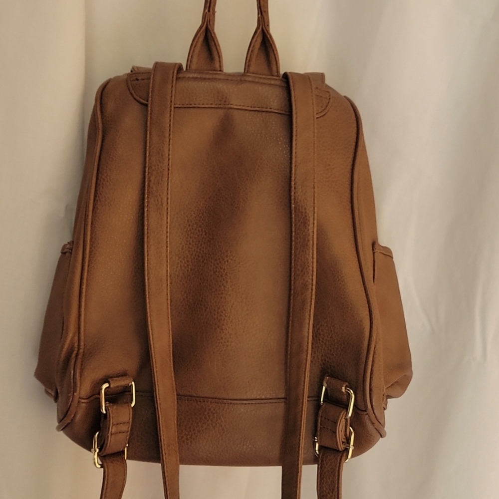 Backpack - Picture 2 of 7